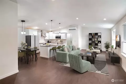 Living - 519 E Maple St, Centralia, WA 98531 photo 1 of 1