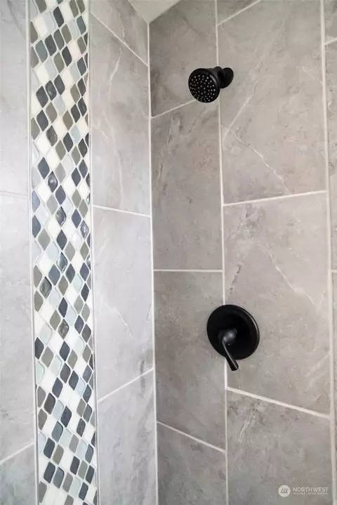 Bath - 519 E Maple St, Centralia, WA 98531 photo 3 of 8