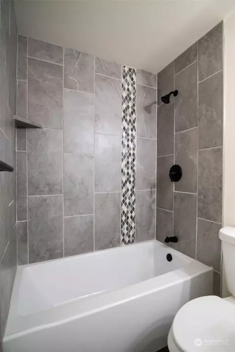 Bath - 519 E Maple St, Centralia, WA 98531 photo 1 of 8