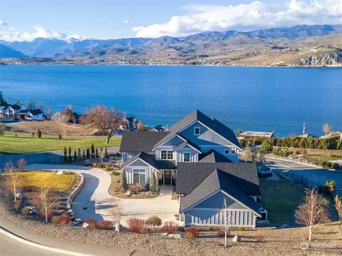 44 Via Vista Ln, Chelan, WA 98816