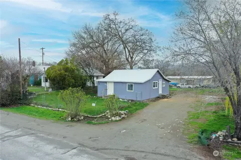 522 Edmonds St, Omak, WA 98841