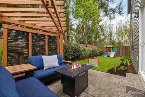 Exterior - 12112 23rd Dr SE, Everett, WA 98208 photo 5 of 9