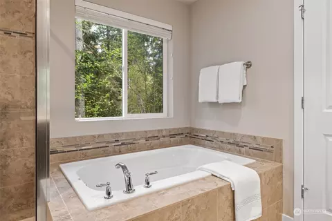 Bath - 12112 23rd Dr SE, Everett, WA 98208 photo 3 of 5