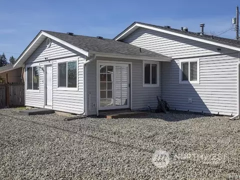 1011 E 64th St, Tacoma, WA 98404