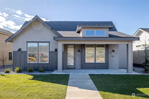 913 Racine Springs Dr, Wenatchee, WA 98801