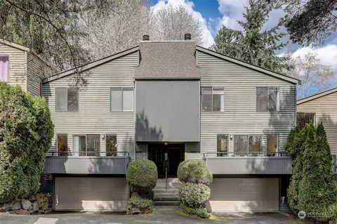 9816 NE 137th St #4, Kirkland, WA 98034