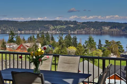 4927 Breezefair Rd, Freeland, WA 98249