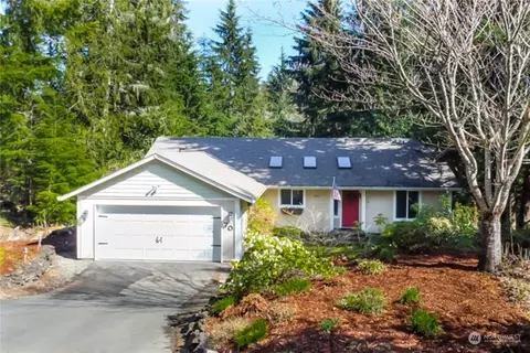 70 E Glenwood Dr, Union, WA 98592