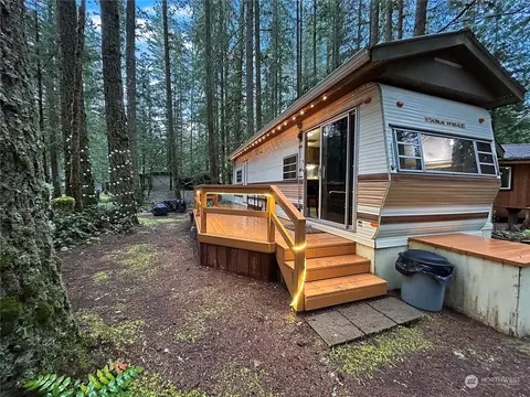 202 1 Fireside Lodge Cir, Deming, WA 98244