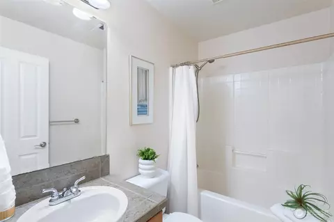 Bath - 15317 Sunset Rd, Bothell, WA 98012 photo 3 of 3