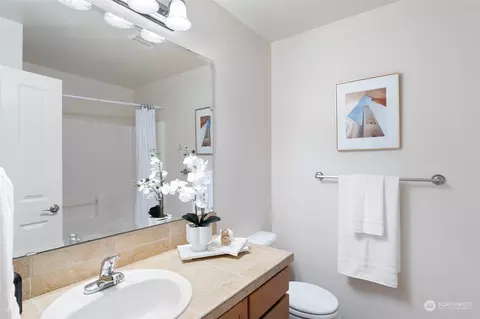 Bath - 15317 Sunset Rd, Bothell, WA 98012 photo 1 of 3