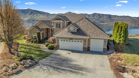 216 Pinnacle Pl, Chelan, WA 98816