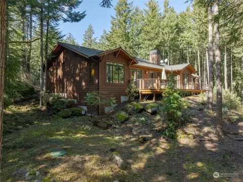Exterior - 824 Osprey Ln, Eastsound, WA 98245 photo 2 of 16
