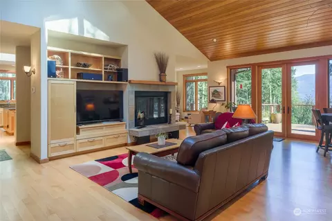 Living - 824 Osprey Ln, Eastsound, WA 98245 photo 3 of 6