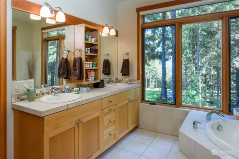 Bath - 824 Osprey Ln, Eastsound, WA 98245 photo 1 of 4