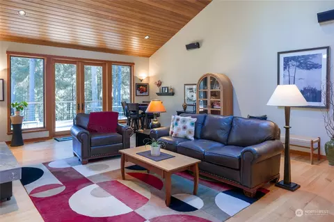 Living - 824 Osprey Ln, Eastsound, WA 98245 photo 2 of 6
