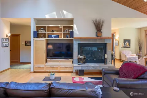 Living - 824 Osprey Ln, Eastsound, WA 98245 photo 4 of 6
