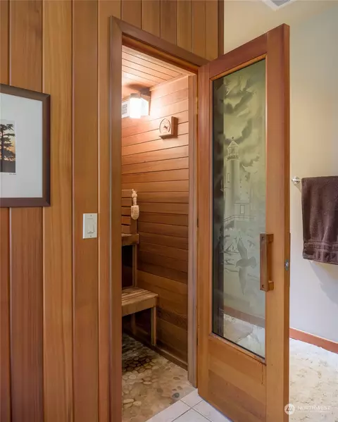Bath - 824 Osprey Ln, Eastsound, WA 98245 photo 2 of 4