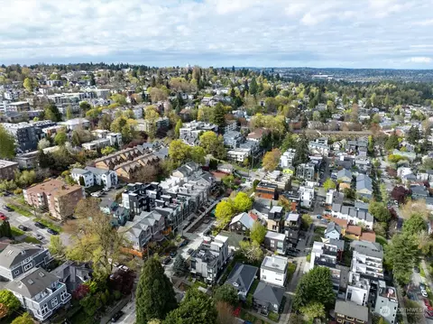 View/Area - 104 26th Ave E, Seattle, WA 98112 photo 3 of 5