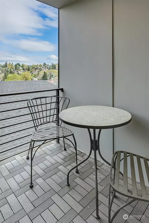 Exterior - 104 26th Ave E, Seattle, WA 98112 photo 4 of 6