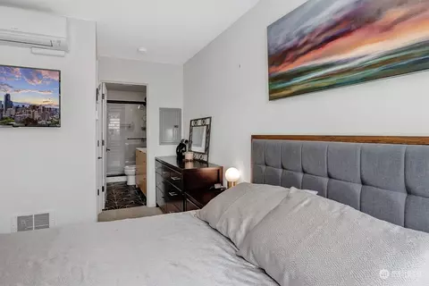 Bedroom - 104 26th Ave E, Seattle, WA 98112 photo 2 of 4