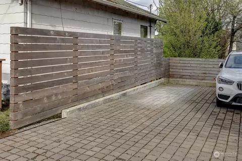 Exterior - 104 26th Ave E, Seattle, WA 98112 photo 5 of 6