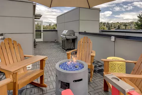 Exterior - 104 26th Ave E, Seattle, WA 98112 photo 3 of 6