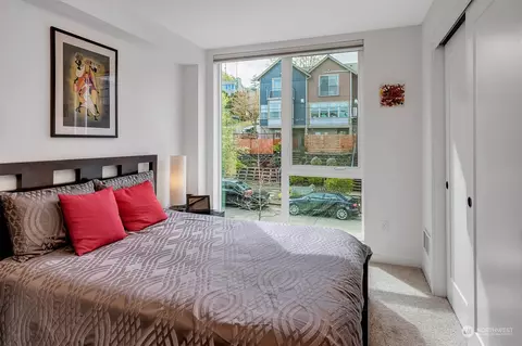 Bedroom - 104 26th Ave E, Seattle, WA 98112 photo 3 of 4