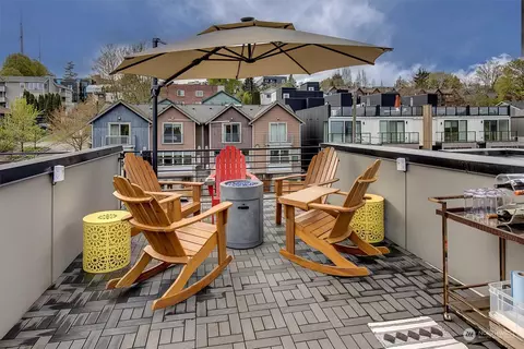 Exterior - 104 26th Ave E, Seattle, WA 98112 photo 2 of 6
