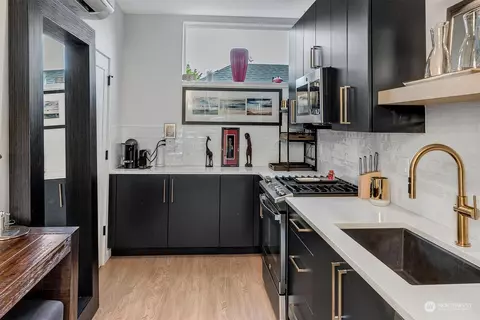 Kitchen - 104 26th Ave E, Seattle, WA 98112 photo 2 of 4