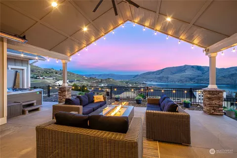 116 Lake Ridge Dr, Chelan, WA 98816
