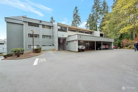 13743 15th Ave NE #D-8, Seattle, WA 98125