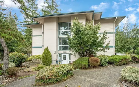 5620 200th St SW #A105, Lynnwood, WA 98036