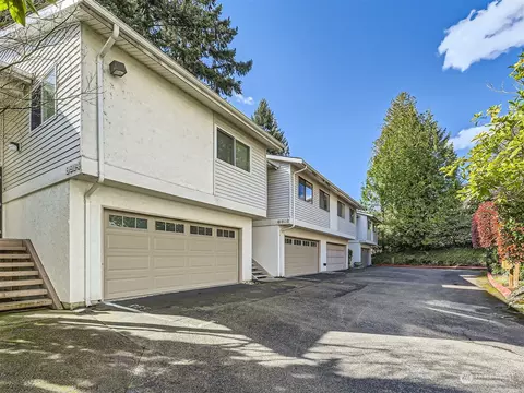 9916 NE 116th St #202, Kirkland, WA 98034