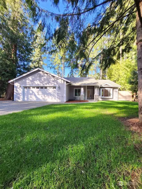 190 E Channel Dr, Allyn, WA 98524