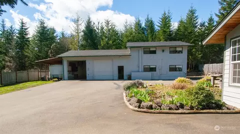 Exterior - 371 E Cronquist Rd, Allyn, WA 98524 photo 9 of 12