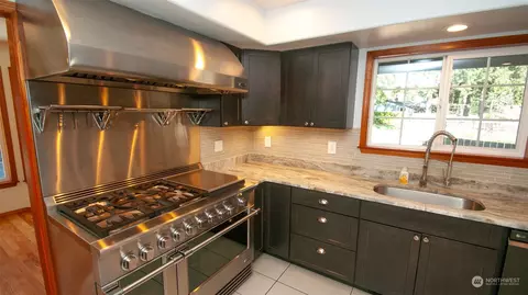 Kitchen - 371 E Cronquist Rd, Allyn, WA 98524 photo 2 of 7