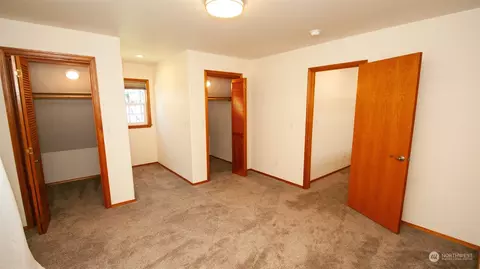 Bedroom - 371 E Cronquist Rd, Allyn, WA 98524 photo 3 of 4