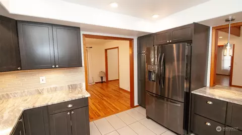 Kitchen - 371 E Cronquist Rd, Allyn, WA 98524 photo 5 of 7
