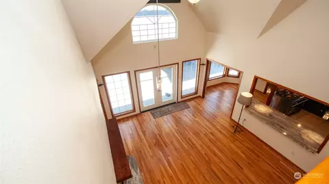 Entry Way - 371 E Cronquist Rd, Allyn, WA 98524 photo 2 of 3
