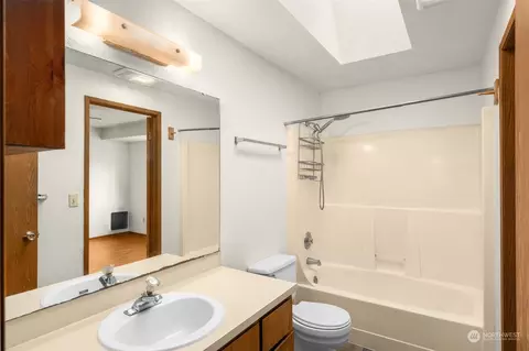Bath - 558 E Marine View Dr, Everett, WA 98201 photo 1 of 1