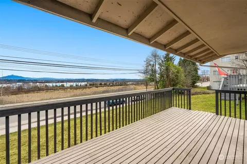 Exterior - 558 E Marine View Dr, Everett, WA 98201 photo 3 of 3
