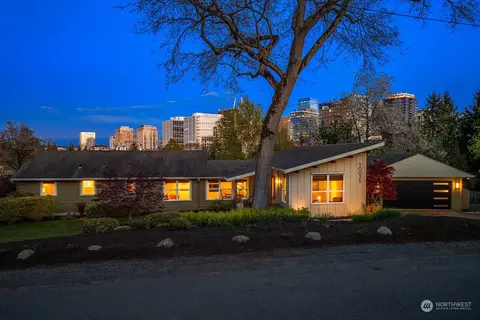 10025 NE 13th St, Bellevue, WA 98004