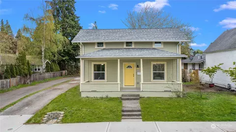 515 4th St NE, Puyallup, WA 98372