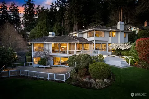 2009 101st Ave SE, Bellevue, WA 98004