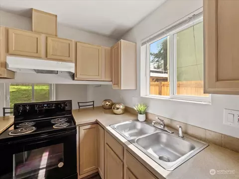 Kitchen - 19927 14th Ave E, Spanaway, WA 98387 photo 2 of 3