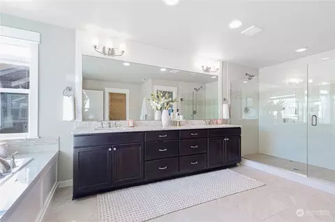 Bath - 9929 NE 158th St, Bothell, WA 98011 photo 2 of 5