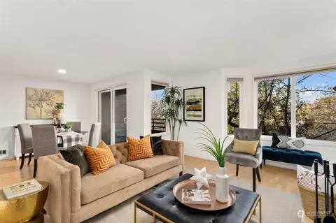 1300 W Boston St #32, Seattle, WA 98119