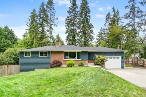 915 S 251st St, Des Moines, WA 98198