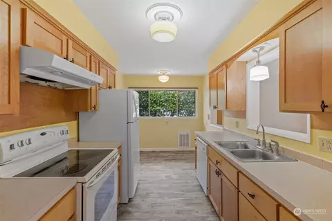 Kitchen - 143 Mountain View Dr, Longview, WA 98632 photo 1 of 2